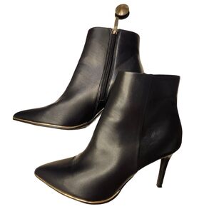 Excellent Condition Marc Fisher Black  Ankel Boots Size 8